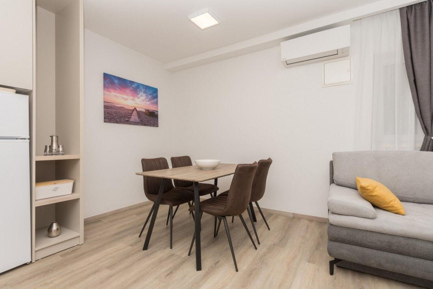 Apartments Mari - 40M From The Beach Макарська Екстер'єр фото